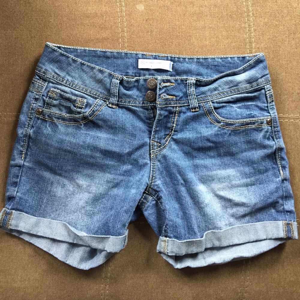 No boundaries jean shorts